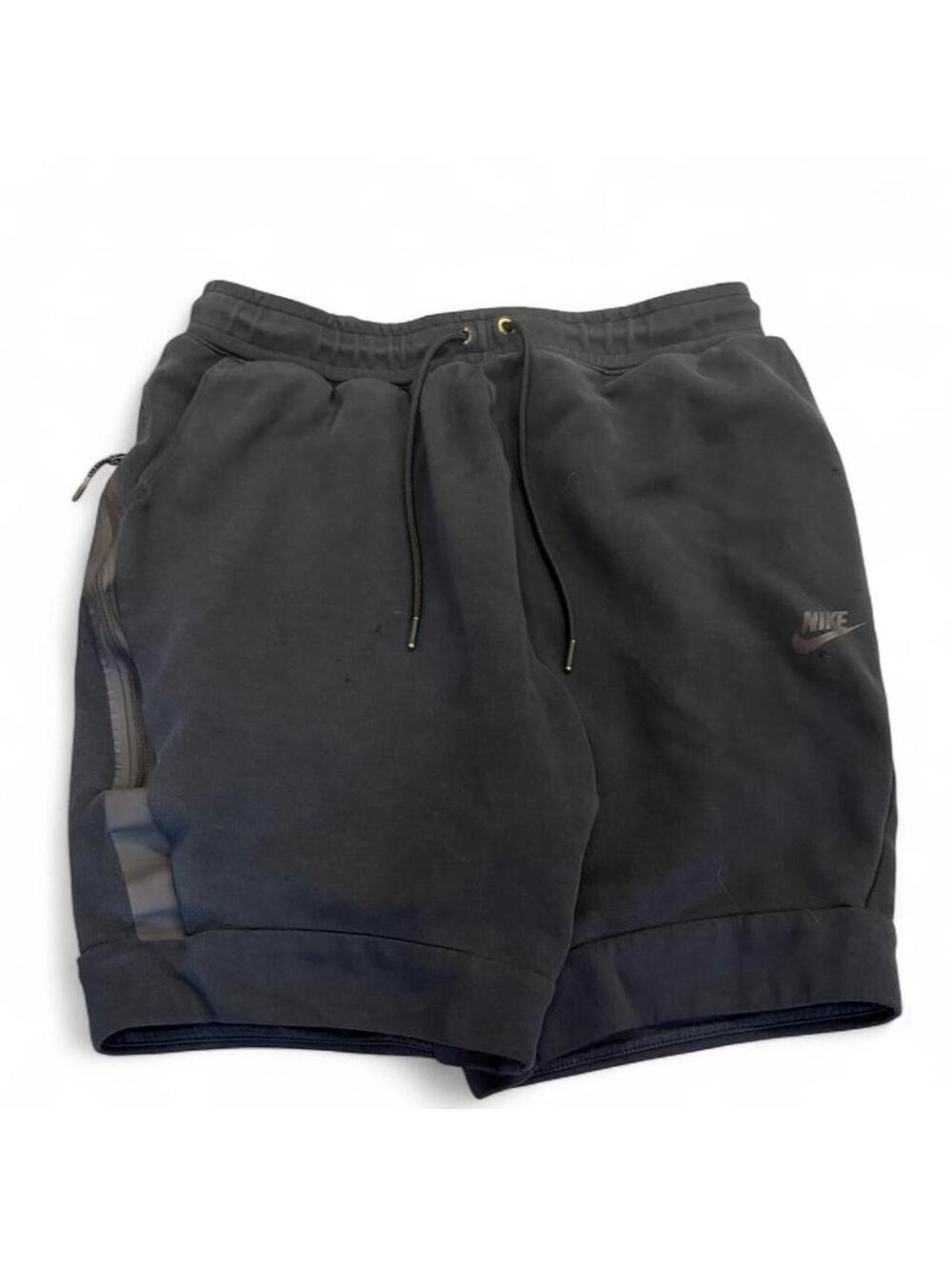 Nike black shorts size L #athletic #sportswear #daily #blank